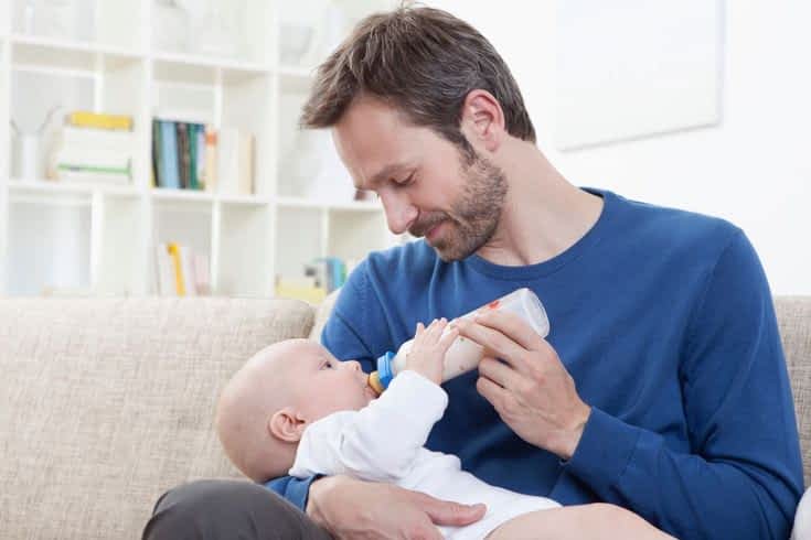 breastfeeding vs formula feeding